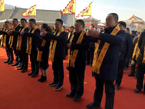 寧興剛董事長一行赴潼關古城參加迎春鳴鐘祈?；顒?></div>
                                <div   id=