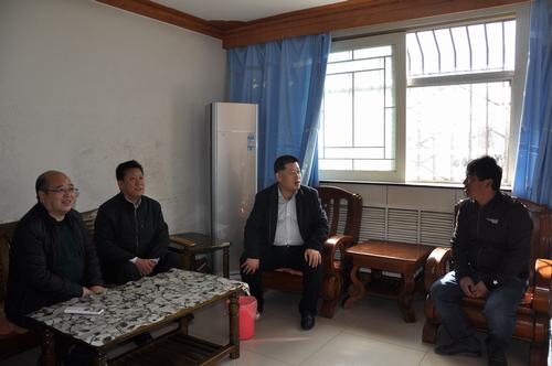 副總經(jīng)理王寧蒞臨韓城分公司慰問(wèn)困難職工