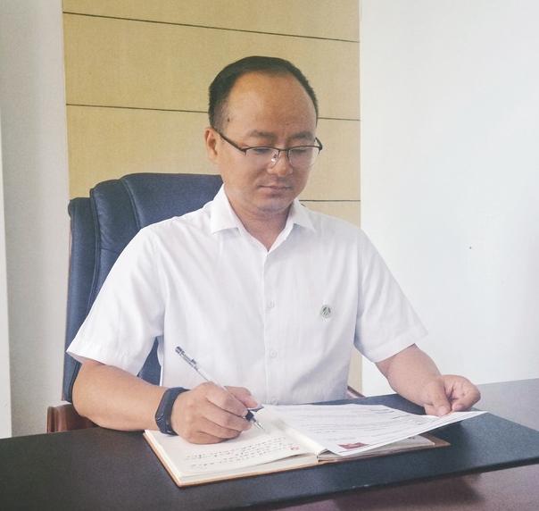 匠心書(shū)壯志，妙手繪華章